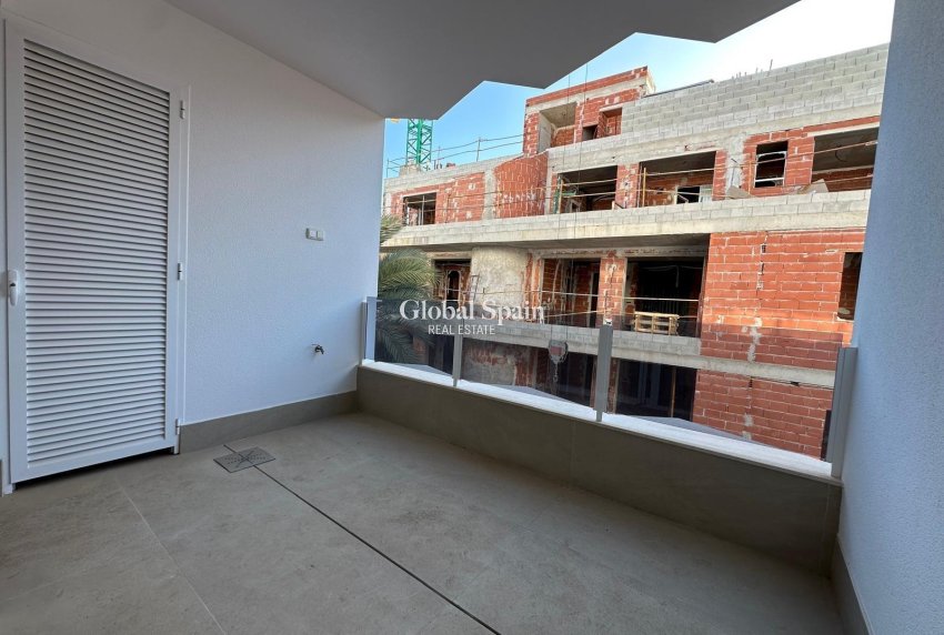 Revente - APPARTEMENT -
TORREVIEJA - Playa del Cura