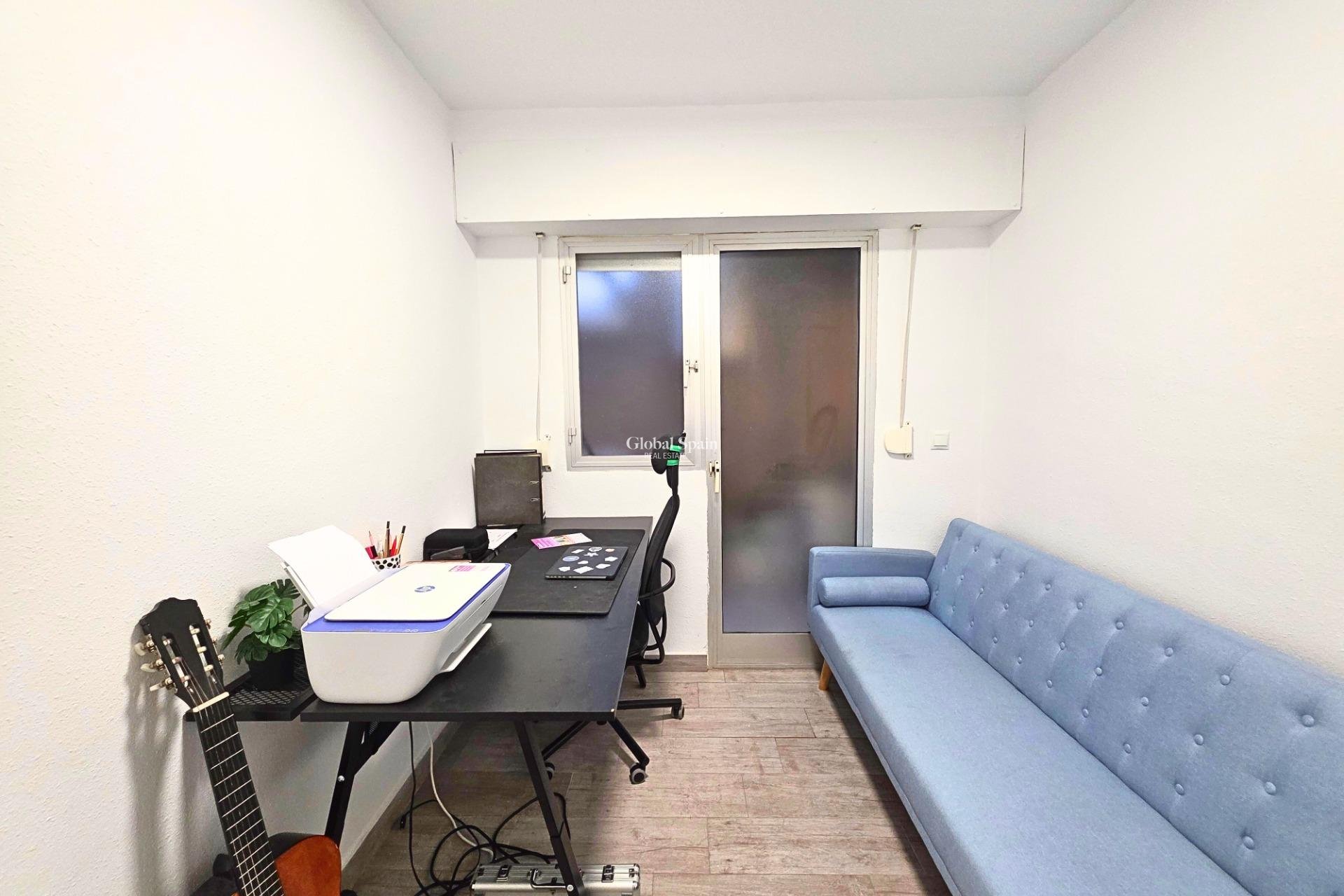 Revente - APPARTEMENT -
TORREVIEJA - Playa del Cura