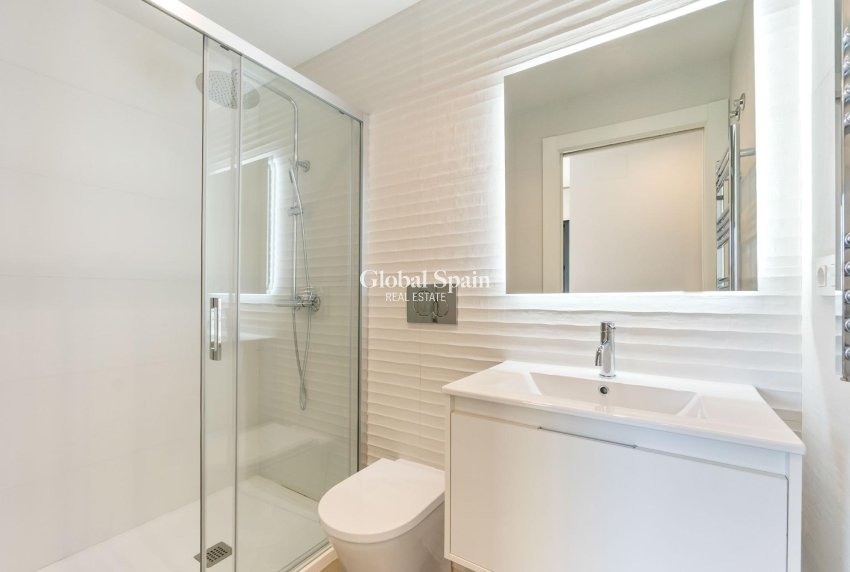 Revente - APPARTEMENT -
TORREVIEJA - Playa del Cura