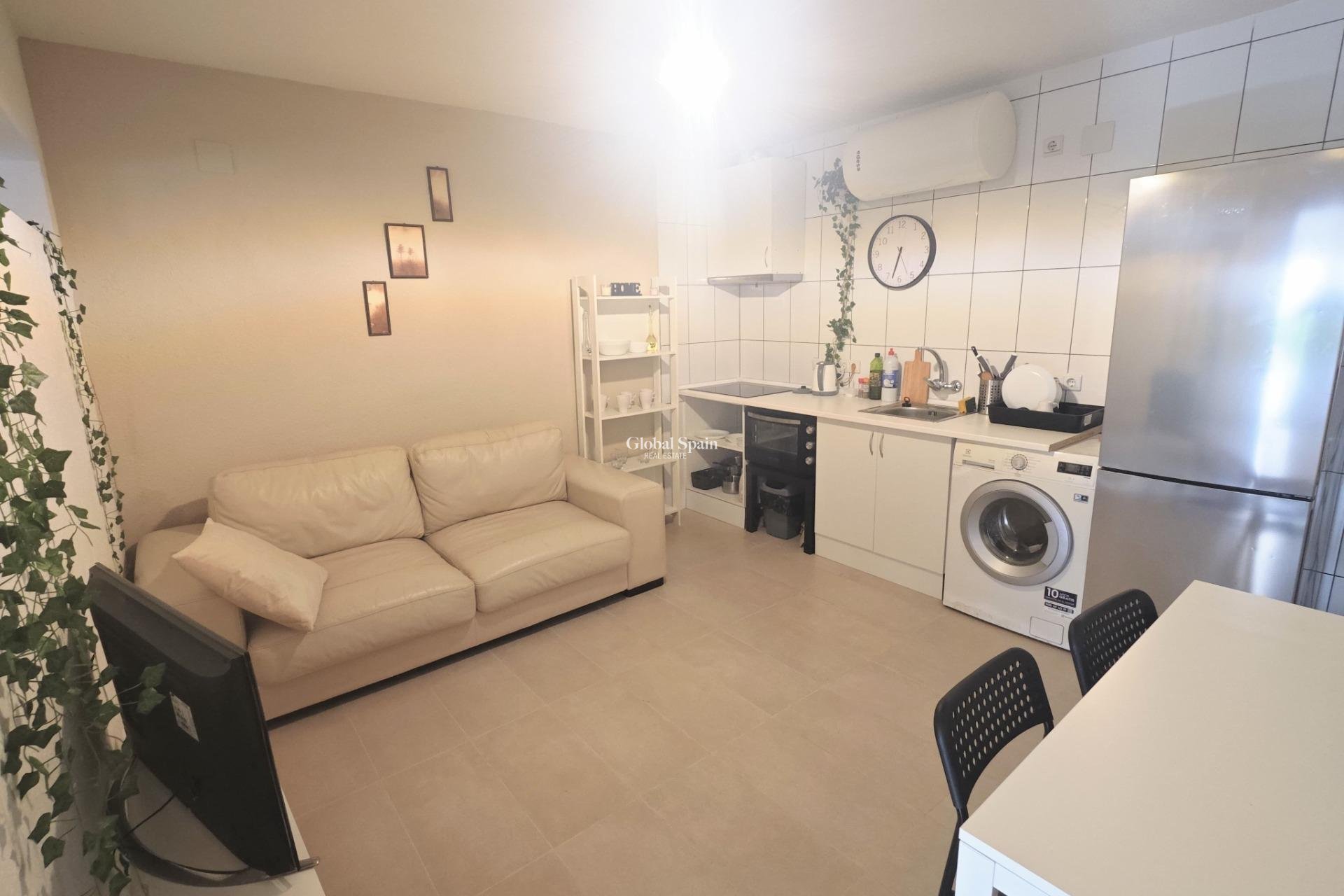 Revente - APPARTEMENT -
TORREVIEJA - Playa del Cura