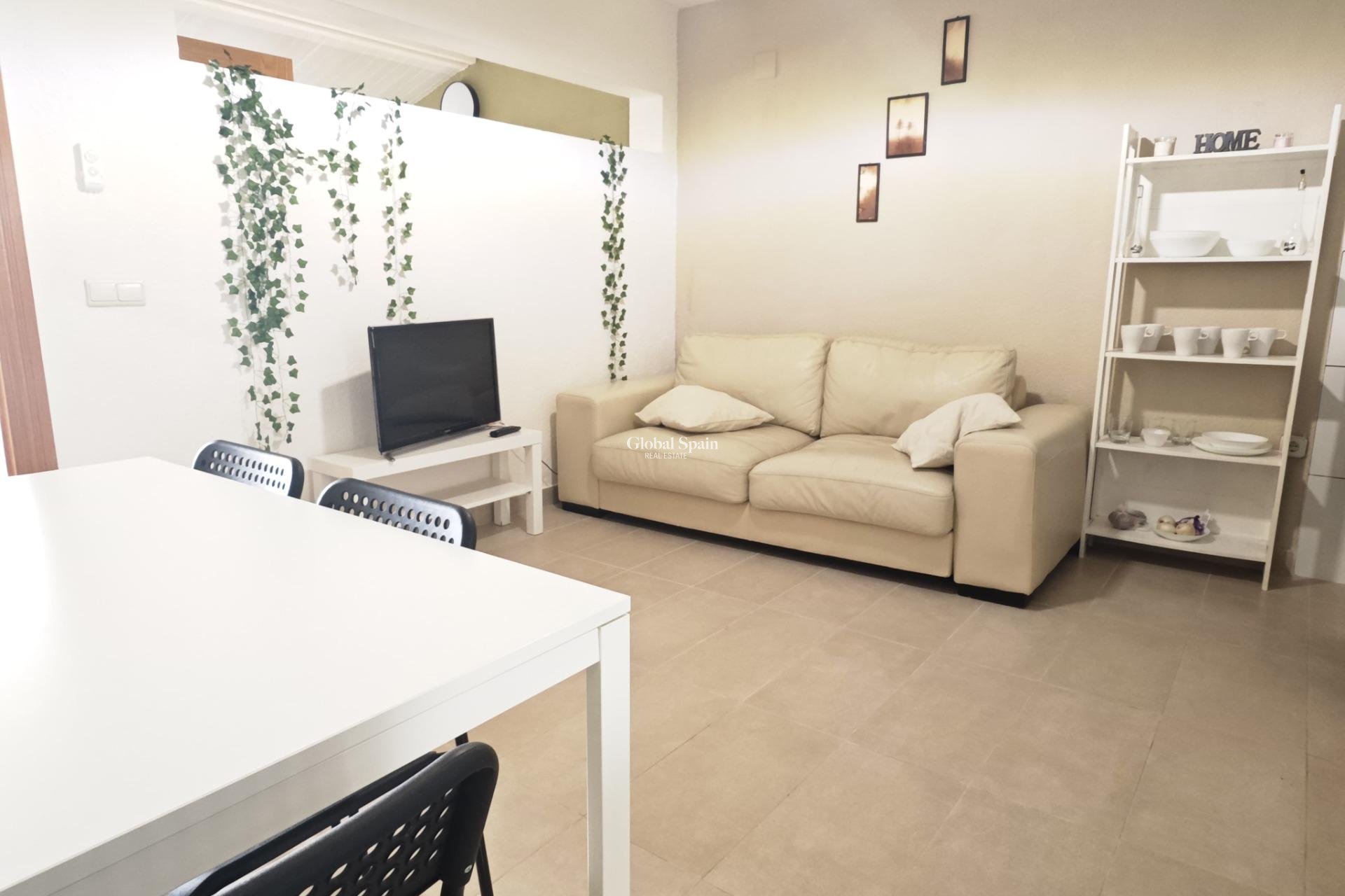 Revente - APPARTEMENT -
TORREVIEJA - Playa del Cura