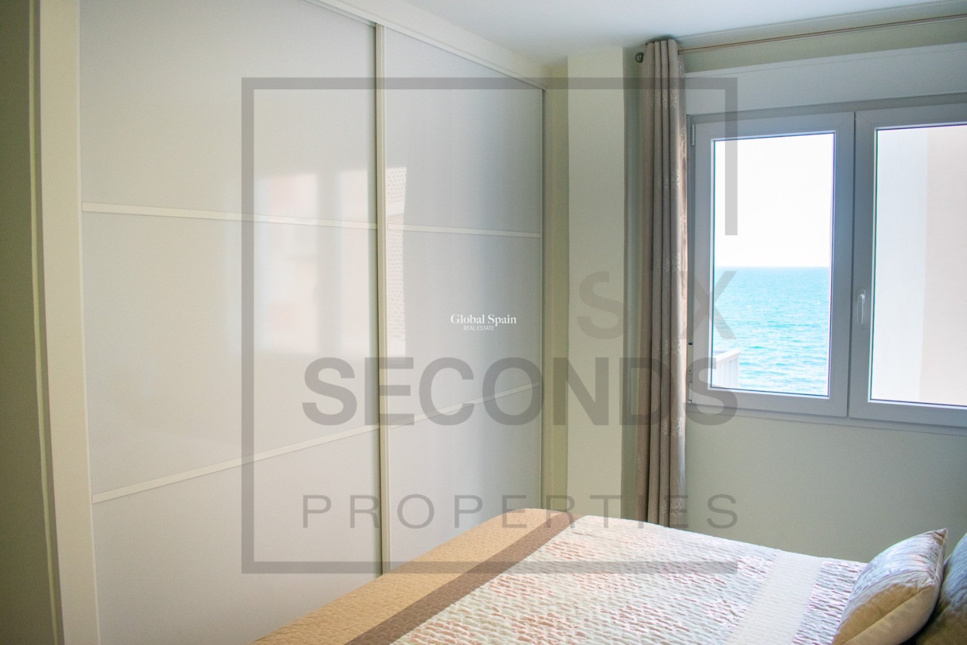 Revente - APPARTEMENT -
TORREVIEJA - Playa del Cura