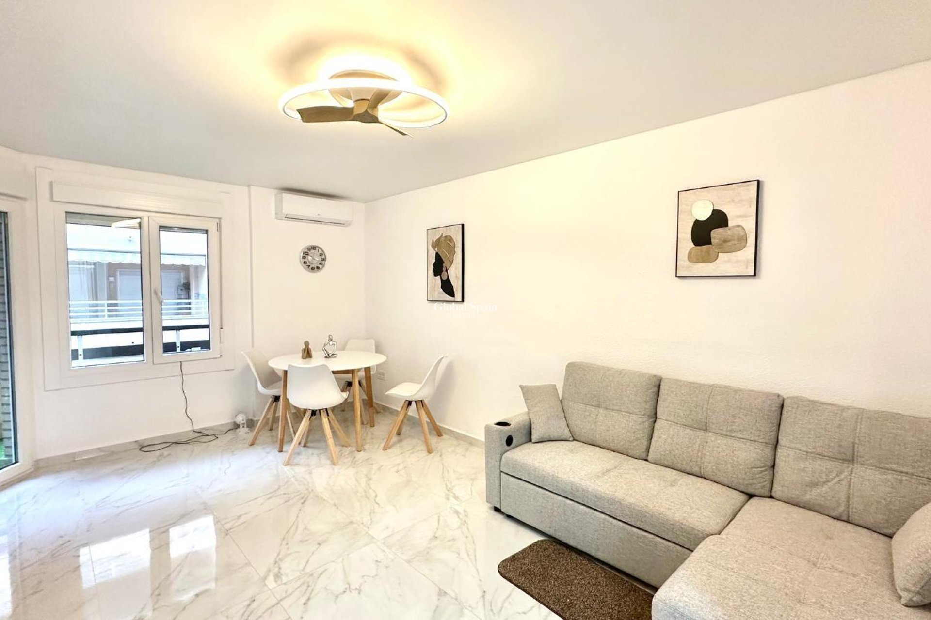 Revente - APPARTEMENT -
TORREVIEJA - Playa del Cura