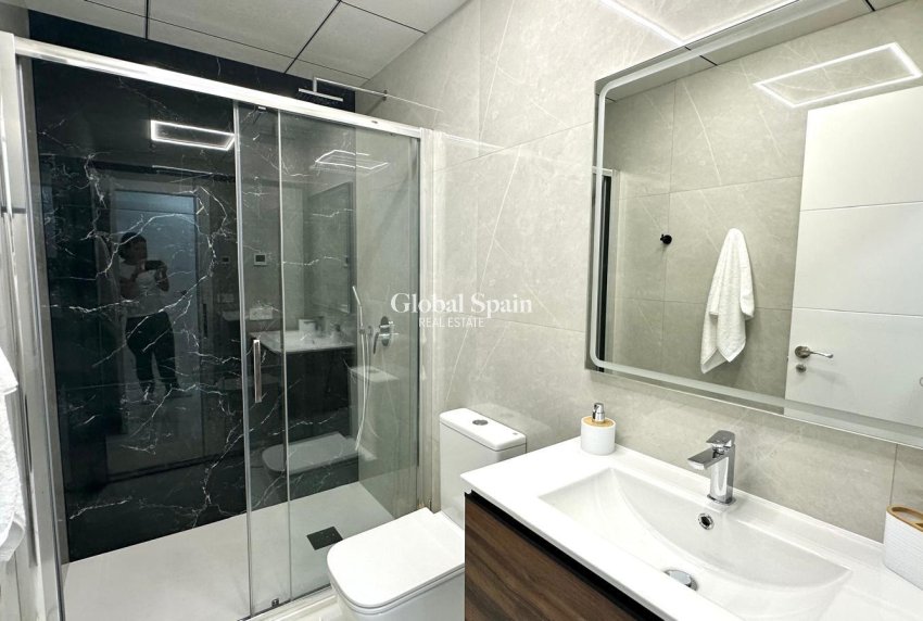 Revente - APPARTEMENT -
TORREVIEJA - Playa del Cura