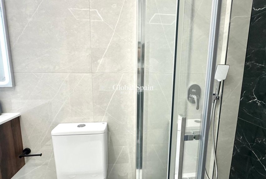 Revente - APPARTEMENT -
TORREVIEJA - Playa del Cura