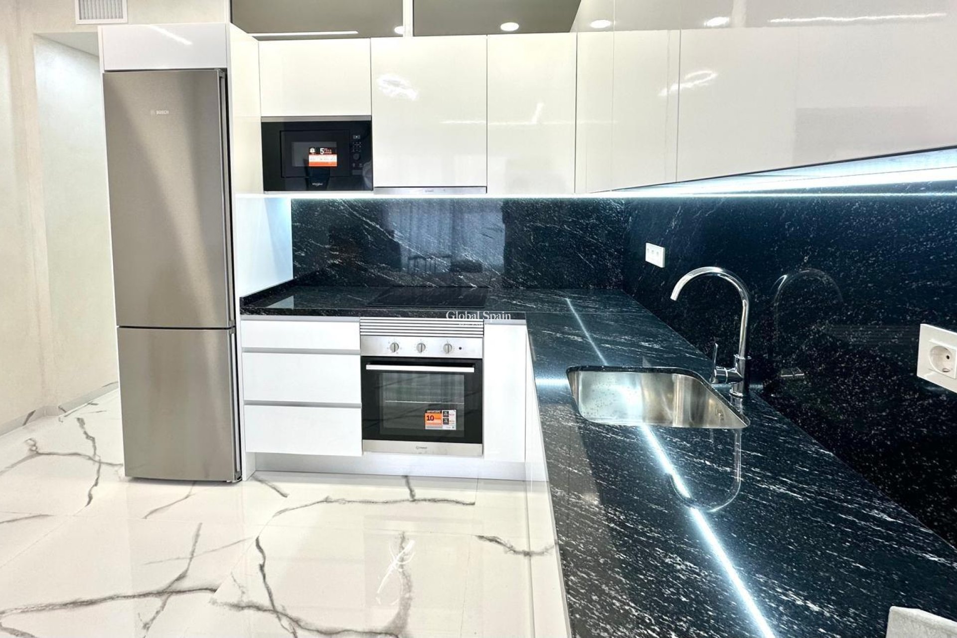 Revente - APPARTEMENT -
TORREVIEJA - Playa del Cura