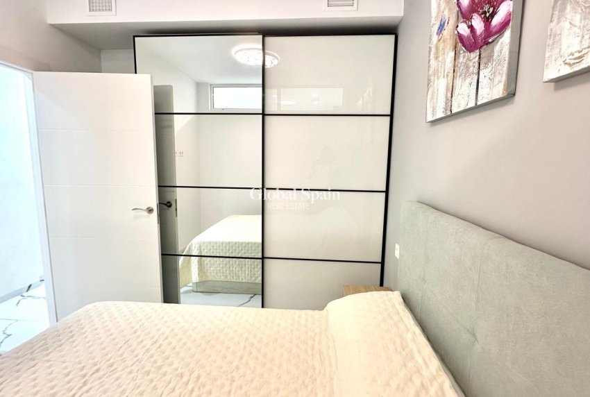 Revente - APPARTEMENT -
TORREVIEJA - Playa del Cura