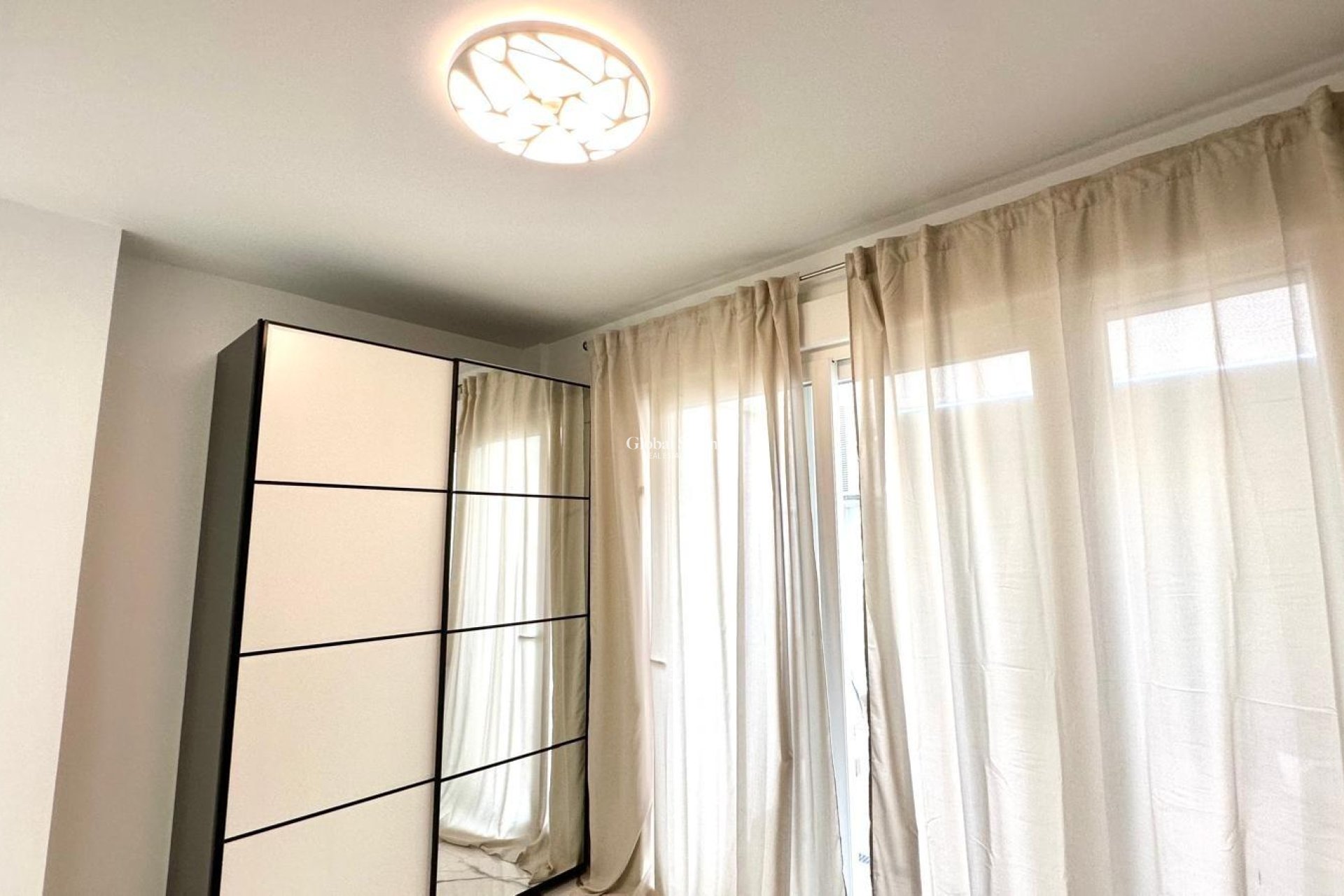 Revente - APPARTEMENT -
TORREVIEJA - Playa del Cura