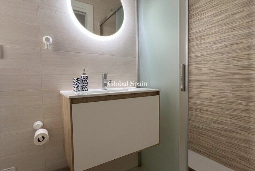 Revente - APPARTEMENT -
TORREVIEJA - Playa del Cura