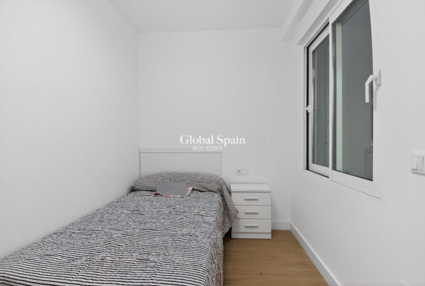 Revente - APPARTEMENT -
TORREVIEJA - Playa del Cura