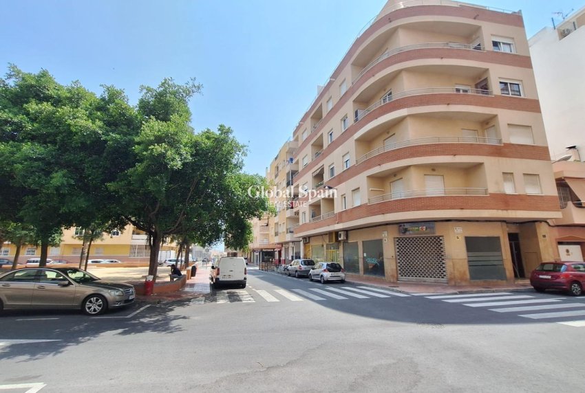 Revente - APPARTEMENT -
TORREVIEJA - Playa del Cura