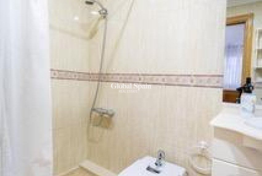 Revente - APPARTEMENT -
TORREVIEJA - Playa del Cura