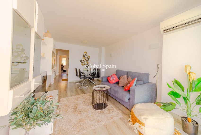 Revente - APPARTEMENT -
TORREVIEJA - Playa del cura