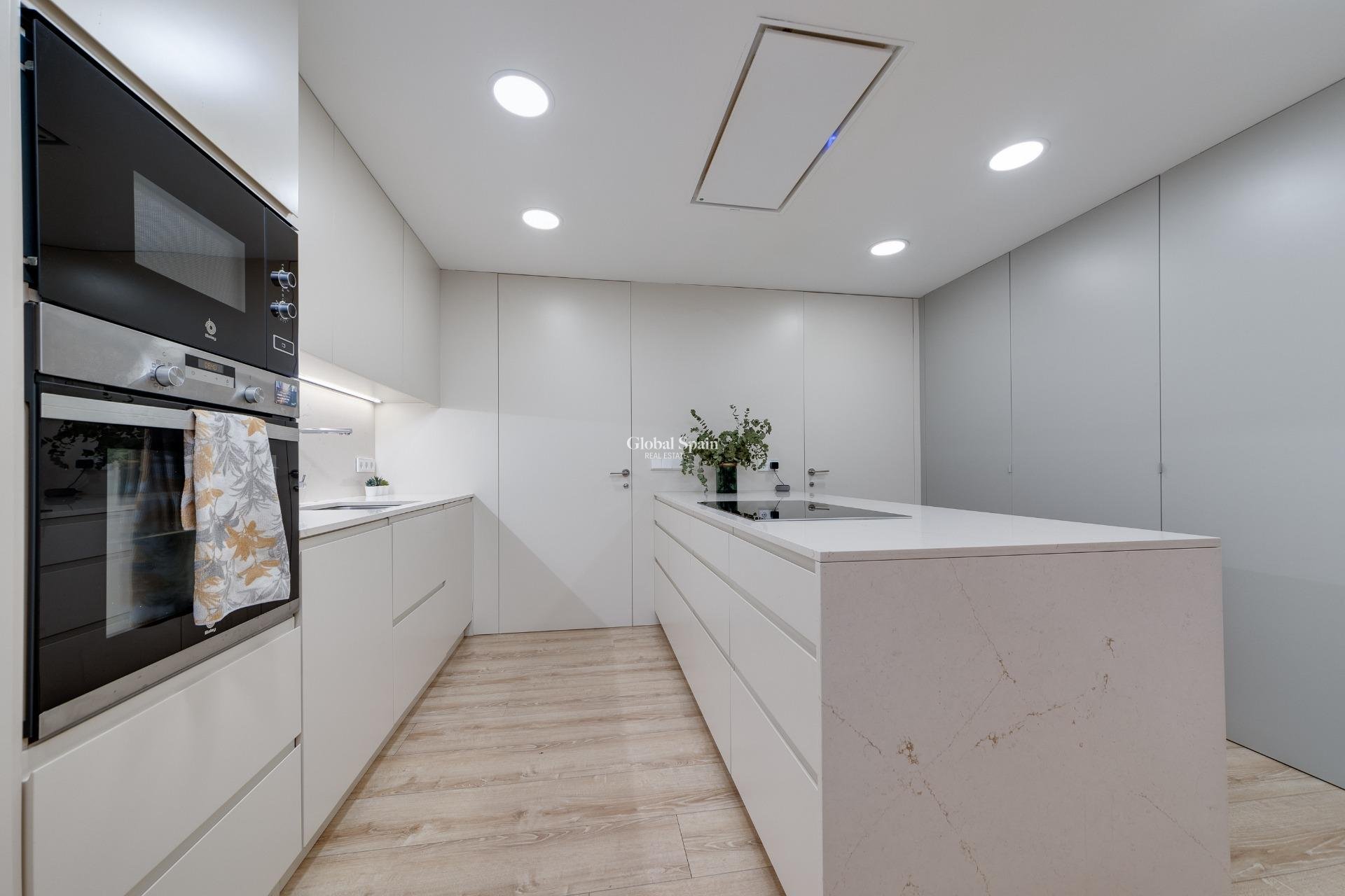 Revente - APPARTEMENT -
TORREVIEJA - Playa del Cura