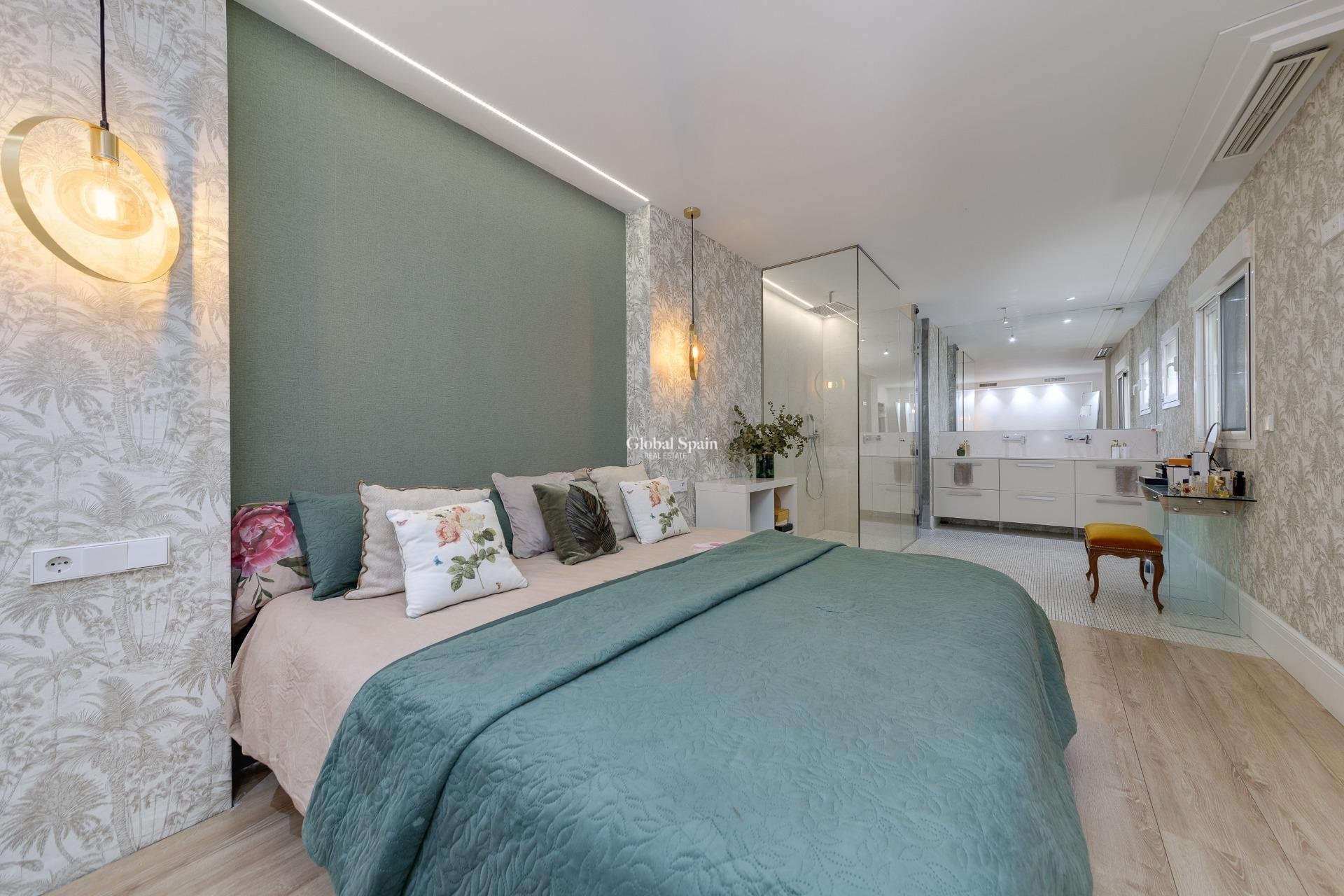 Revente - APPARTEMENT -
TORREVIEJA - Playa del Cura