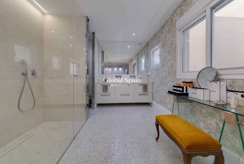 Revente - APPARTEMENT -
TORREVIEJA - Playa del Cura