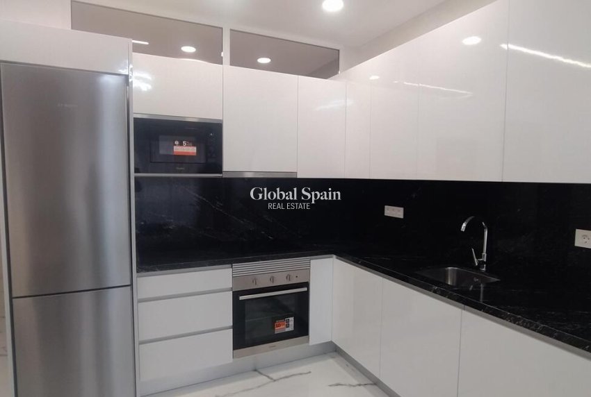 Revente - APPARTEMENT -
TORREVIEJA - Playa del Cura