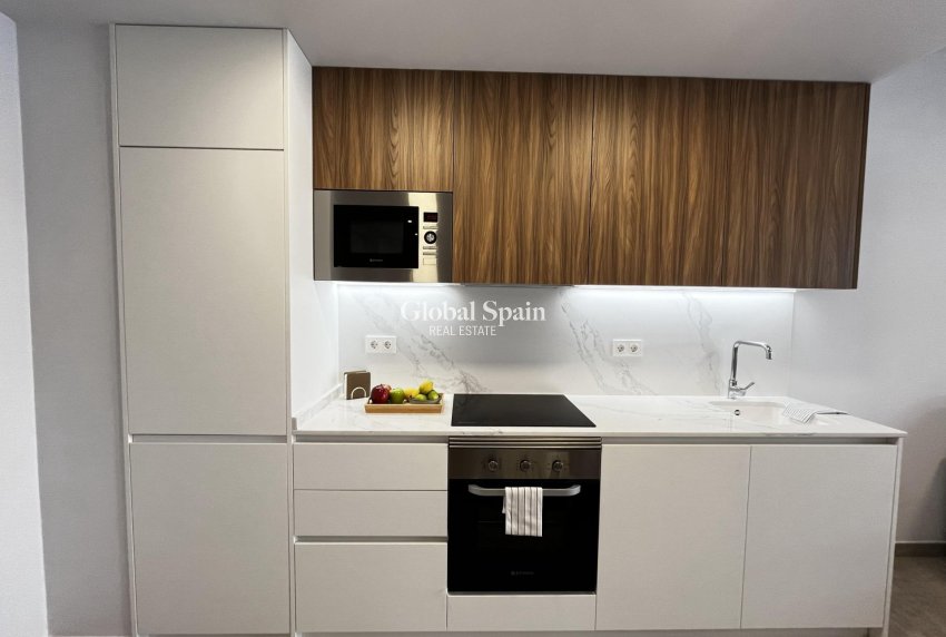 Revente - APPARTEMENT -
TORREVIEJA - Playa del Cura