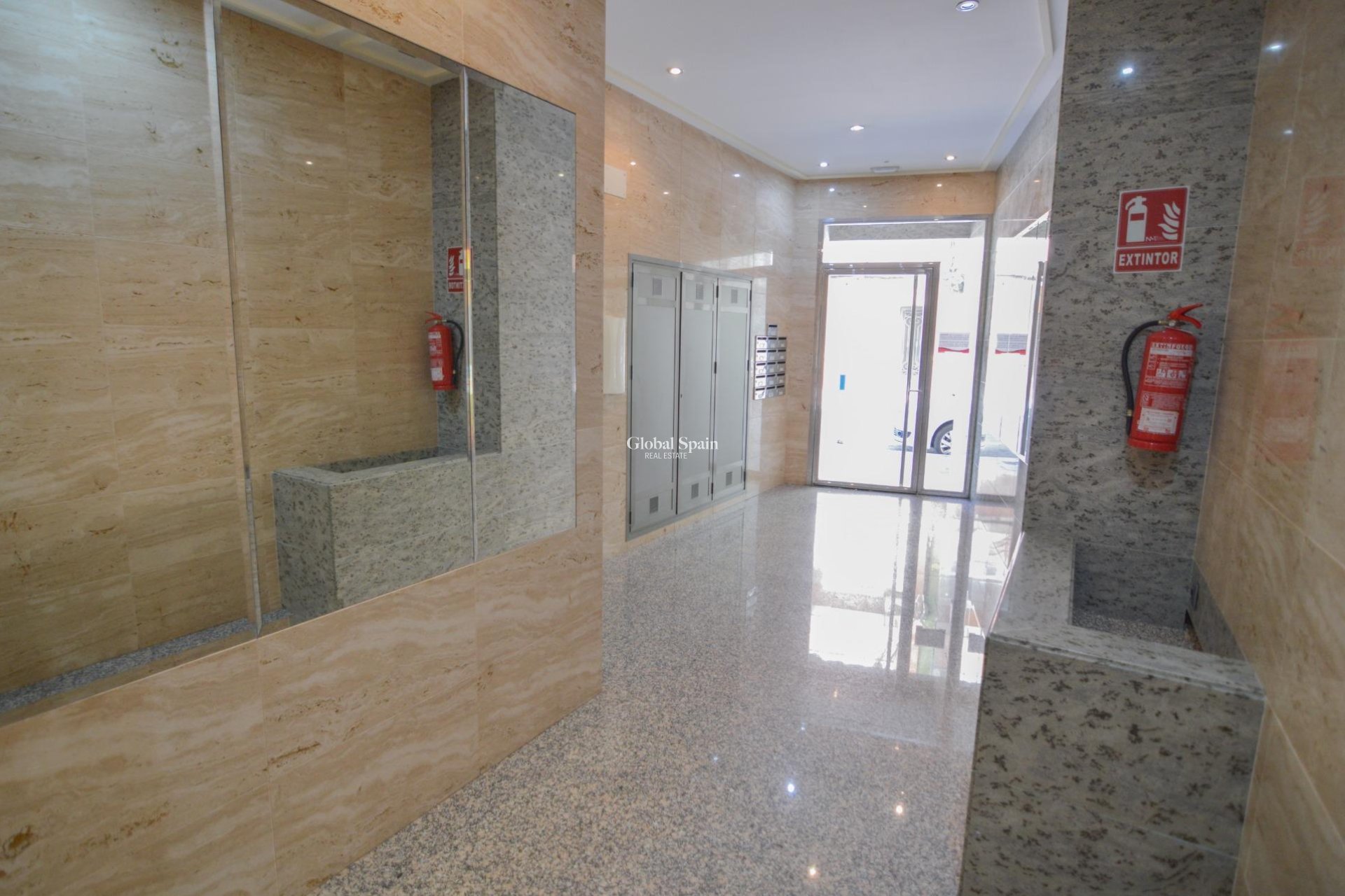 Revente - APPARTEMENT -
TORREVIEJA - Playa del Cura