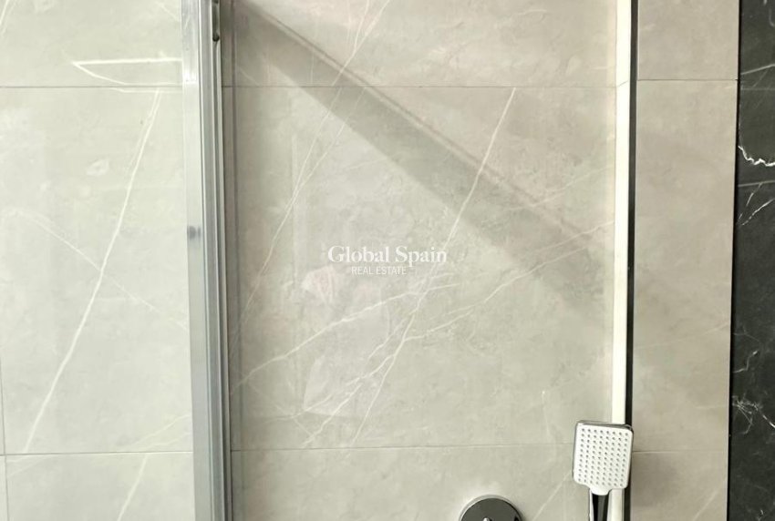 Revente - APPARTEMENT -
TORREVIEJA - Playa del Cura