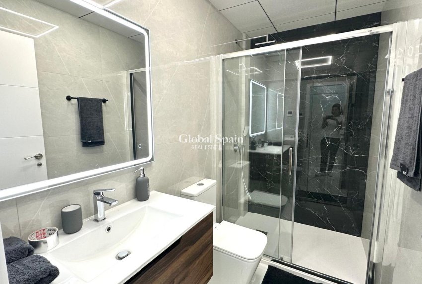 Revente - APPARTEMENT -
TORREVIEJA - Playa del Cura