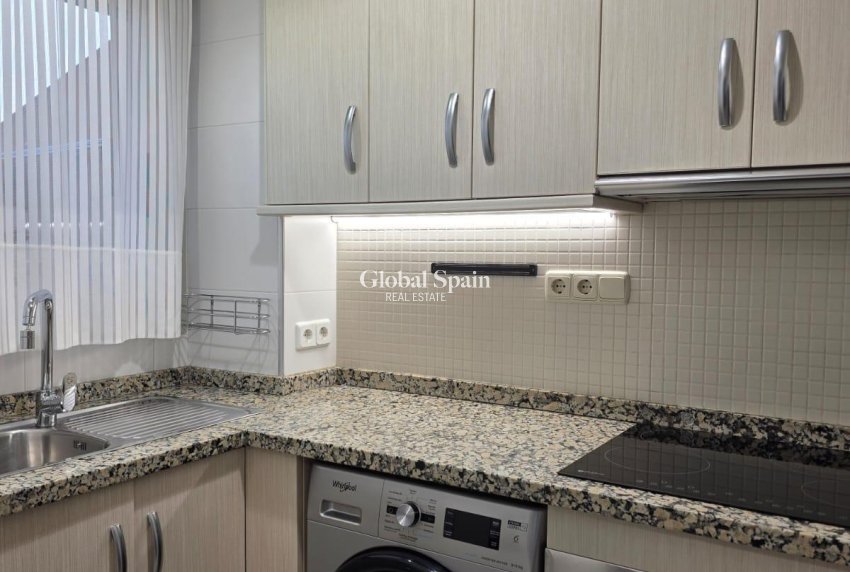 Revente - APPARTEMENT -
TORREVIEJA - Playa del Cura