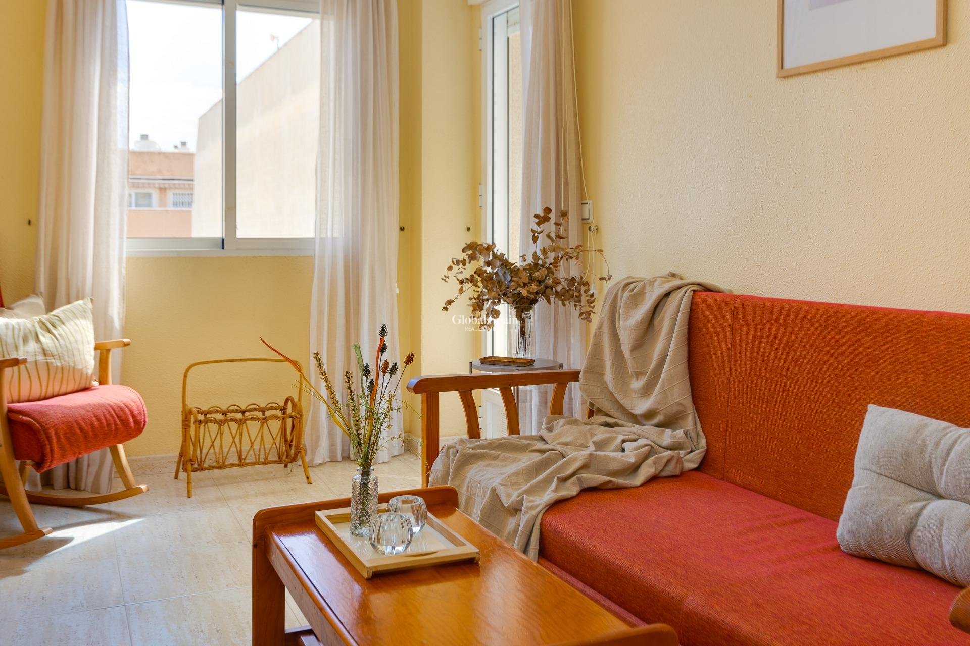 Revente - APPARTEMENT -
TORREVIEJA - Playa del Cura