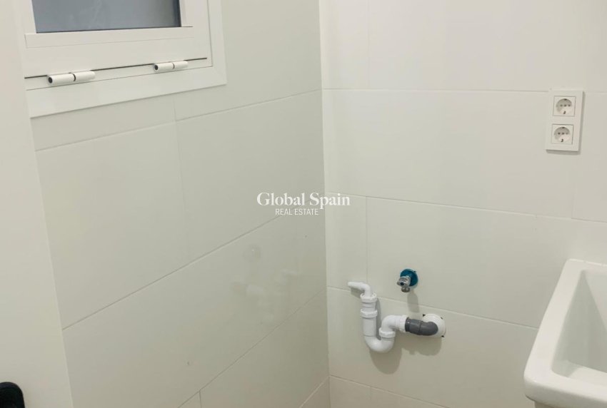 Revente - APPARTEMENT -
TORREVIEJA - Playa del Cura