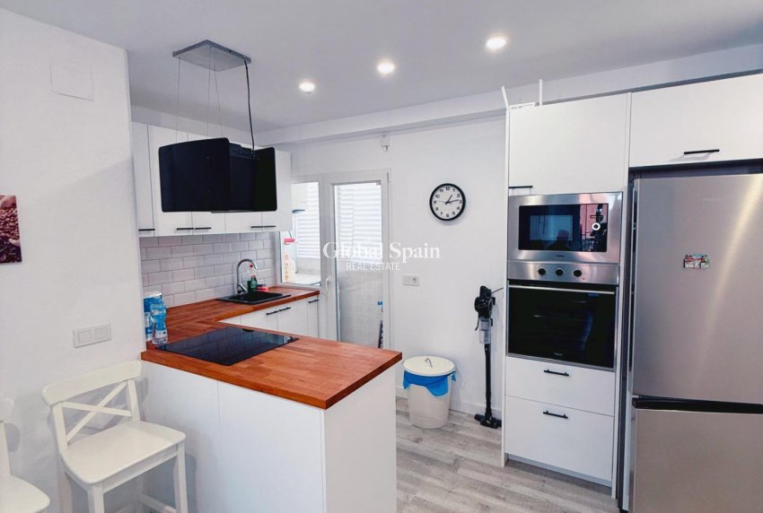 Revente - APPARTEMENT -
TORREVIEJA - Playa del Cura