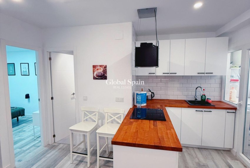 Revente - APPARTEMENT -
TORREVIEJA - Playa del Cura