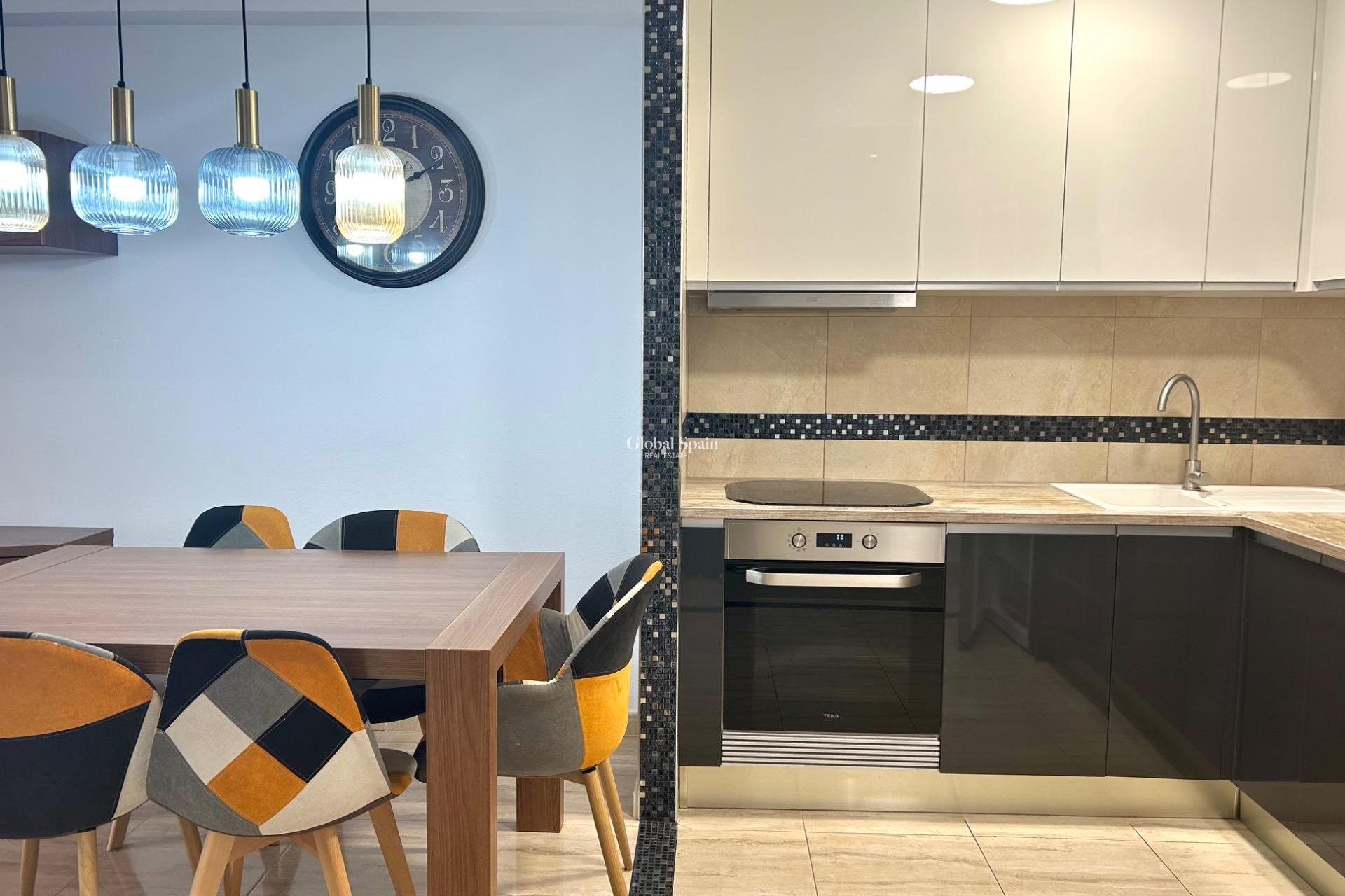 Revente - APPARTEMENT -
TORREVIEJA - Playa del Cura