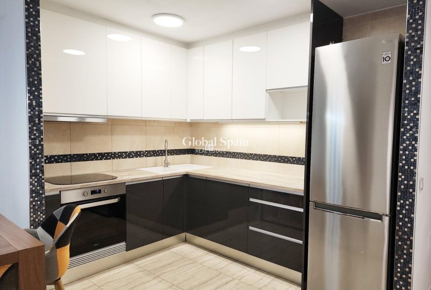 Revente - APPARTEMENT -
TORREVIEJA - Playa del Cura