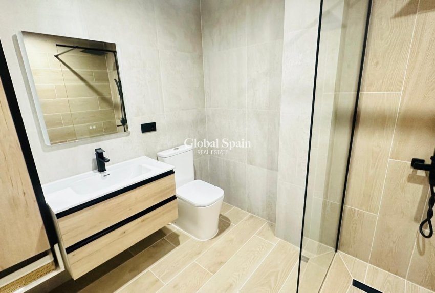 Revente - APPARTEMENT -
TORREVIEJA - Playa del Cura