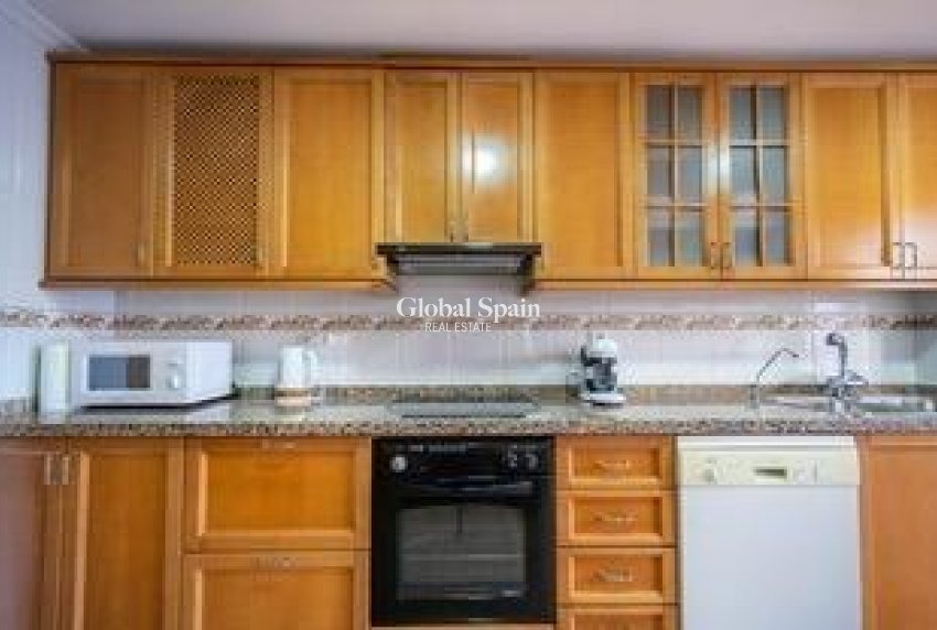 Revente - APPARTEMENT -
TORREVIEJA - Playa del Cura