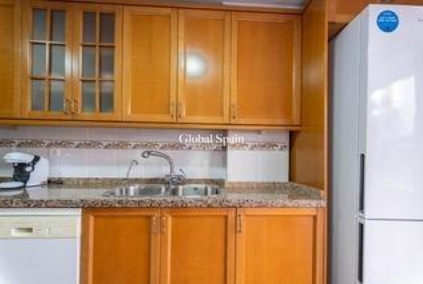 Revente - APPARTEMENT -
TORREVIEJA - Playa del Cura