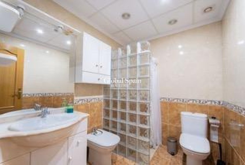 Revente - APPARTEMENT -
TORREVIEJA - Playa del Cura