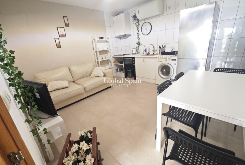 Revente - APPARTEMENT -
TORREVIEJA - Playa del Cura