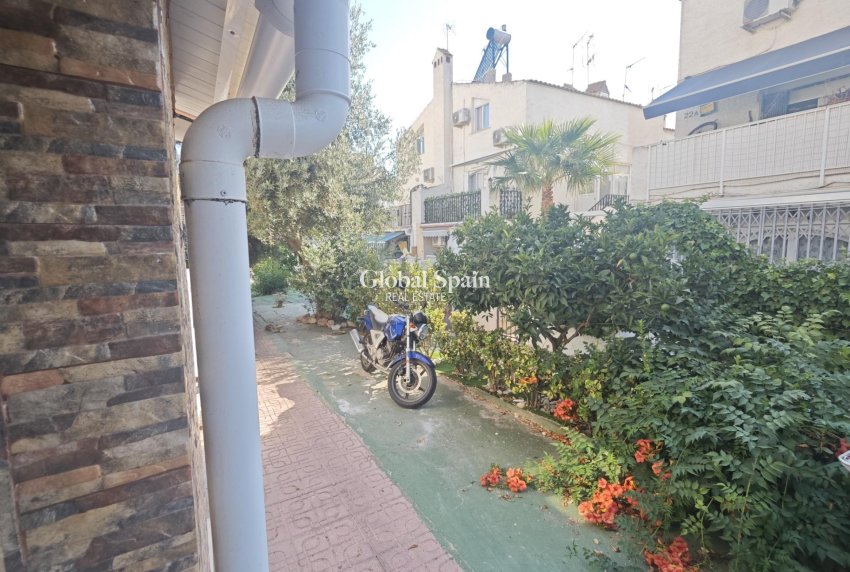 Revente - APPARTEMENT -
TORREVIEJA - Playa del Cura