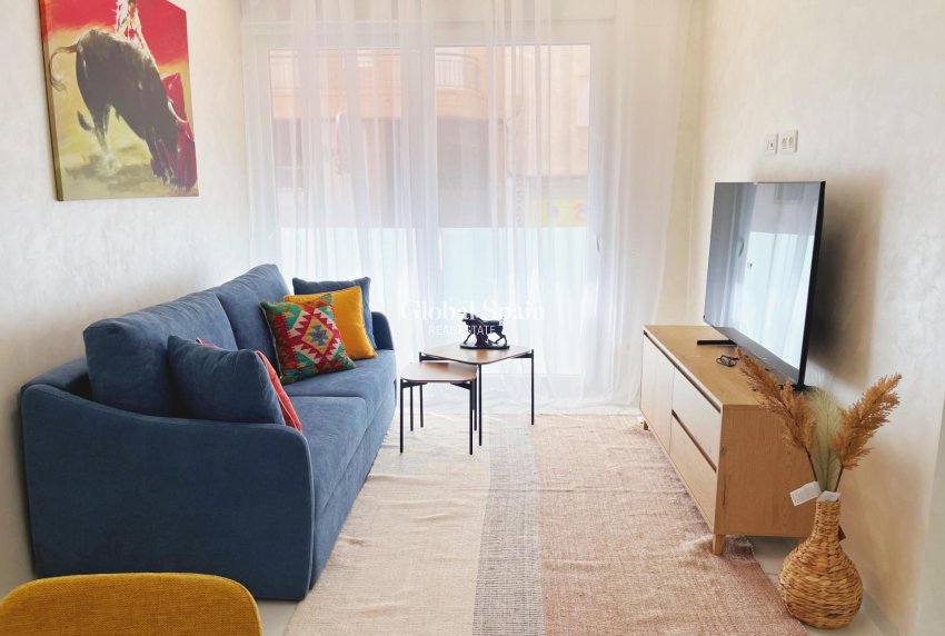 Revente - APPARTEMENT -
TORREVIEJA - Playa del Cura