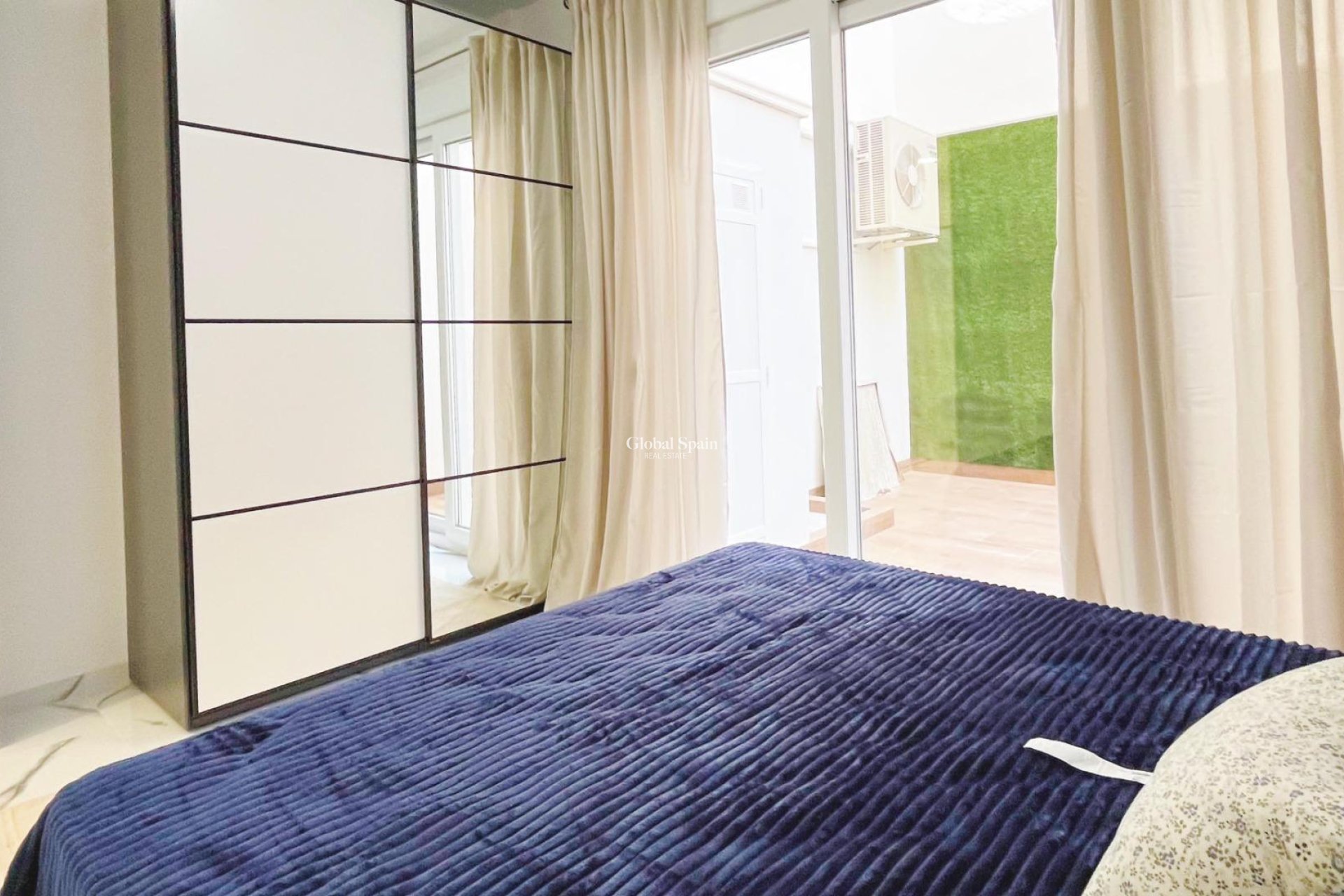 Revente - APPARTEMENT -
TORREVIEJA - Playa del Cura