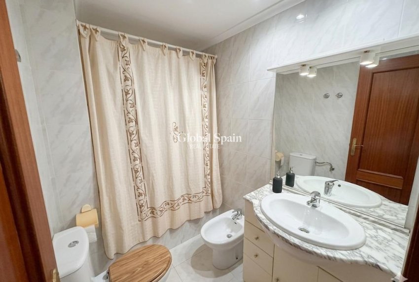 Revente - APPARTEMENT -
TORREVIEJA - Playa del cura