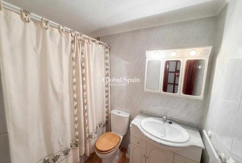 Revente - APPARTEMENT -
TORREVIEJA - Playa del cura
