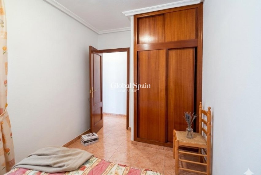 Revente - APPARTEMENT -
TORREVIEJA - Playa del cura