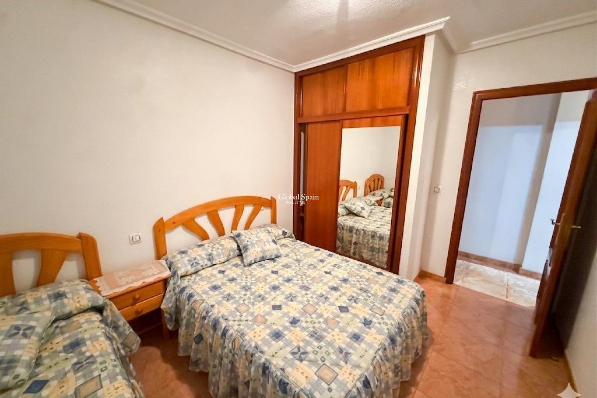 Revente - APPARTEMENT -
TORREVIEJA - Playa del cura
