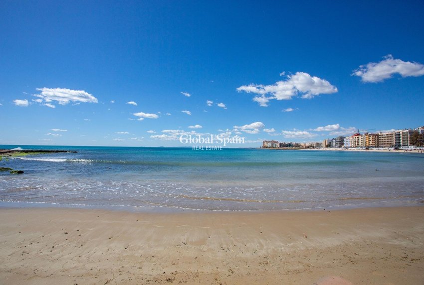 Revente - APPARTEMENT -
TORREVIEJA - Playa del cura