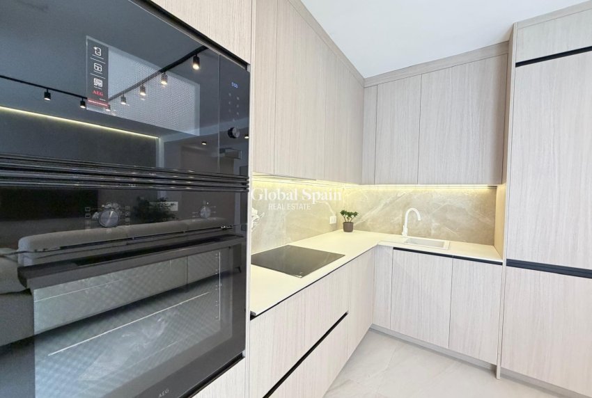 Revente - APPARTEMENT -
TORREVIEJA - Playa del Cura