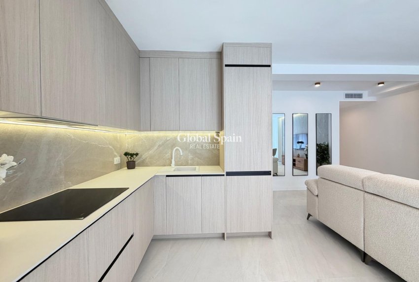 Revente - APPARTEMENT -
TORREVIEJA - Playa del Cura