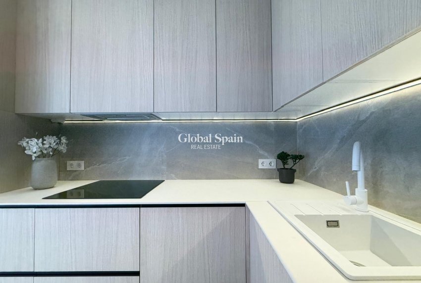 Revente - APPARTEMENT -
TORREVIEJA - Playa del Cura