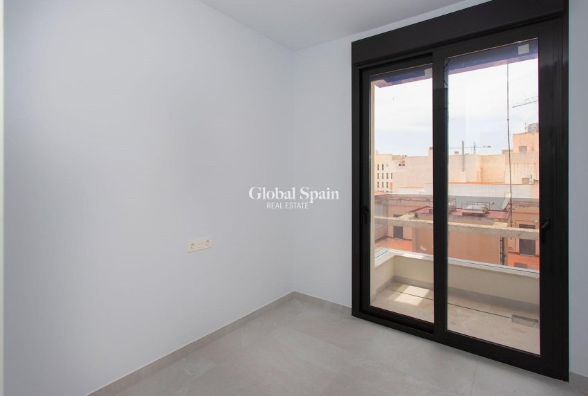 Revente - APPARTEMENT -
TORREVIEJA - Playa del Cura