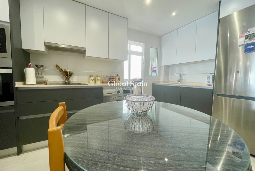 Revente - APPARTEMENT -
TORREVIEJA - Playa del Cura